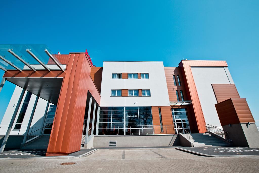 Hotel Europa Lubiń Extérieur photo