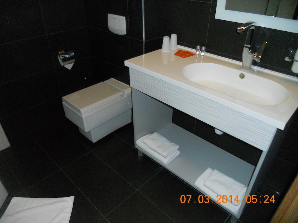 Hotel Europa Lubiń Extérieur photo