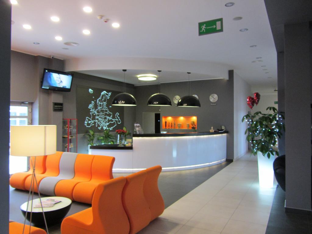 Hotel Europa Lubiń Extérieur photo