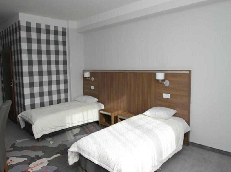 Hotel Europa Lubiń Extérieur photo