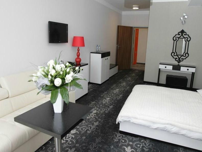 Hotel Europa Lubiń Extérieur photo
